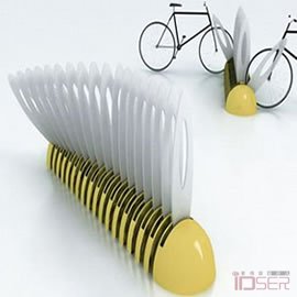 图片是意大利设计师 Yoann Henry Yvon Lopez 设计的雏菊花瓣自行车停靠架（ MARGUERITE bike rack ）