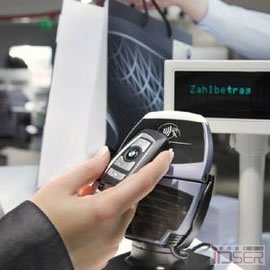 图片是宝马研发部门发明的多功能车钥匙