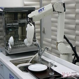 图片是松下公司与东京大学IRT研究院联合研发的会刷碗的机器人