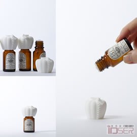 图片是设计师 Nendo 为香料按摩师 Ohashi Maki 的一款香精产品 Aromamora 设计的容器瓶