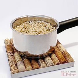 图片是 ciclus 设计室的红酒木塞锅垫