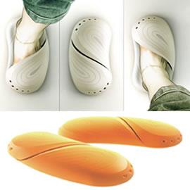 设计师 Zhang Xun 和 Li Cheng 设计的  Double-Sides Slippers