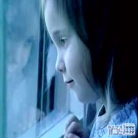 图片是西班牙一个关注儿童癌症的公益组织 AFANOC 的公益广告