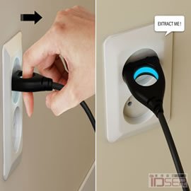 图片是设计师 Kim Seung Woo 设计的带有孔洞的差头(Universal Plug )