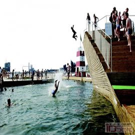 图片是建筑事务所 PLOT 设计的 Harbour Bath