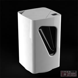 图片是设计师 Andrey Vostrikov 设计的 Kettle Qp 水壶