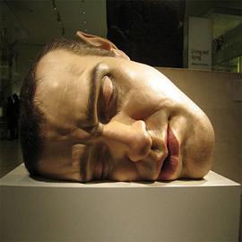 设计师 Ron Mueck 的超现实雕塑
