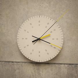 来自设计室 hundredstensunits 的 Wall Clock