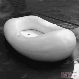 图片是设计师 Wieki Somers 设计的浴缸 Frozen Bath