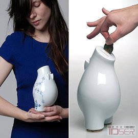 图片是 Theo Piggy Money Bank