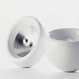 德国灯具设计师 Ingo Maurer 在2008法兰克福灯具与建筑展会上带来的作品：Alizzcooper