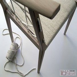 图片是 Yonoh 设计室设计的一把 椅子 Clo