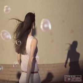 图片是广告 Lacoste Love of Pink: Heart-bubbles
