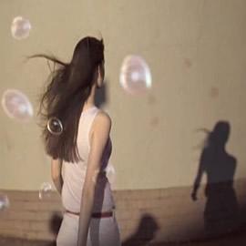广告 Lacoste Love of Pink: Heart-bubbles
