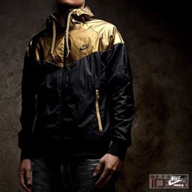图片是 Nike  Windrunner