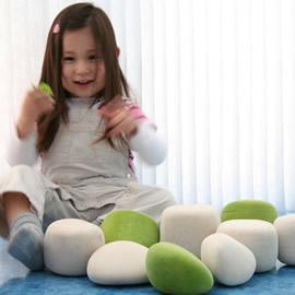 来自 Molo Design 的 Felt rocks