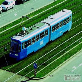 图片是 Europe’s Grass-Lined Green Railways