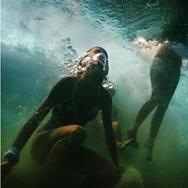 摄影师 Narelle Autio 的一组水下摄影