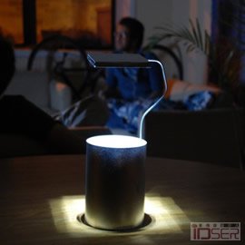 图片是设计师 Donell Hutson 带来的 Nimbus Reading Lamp