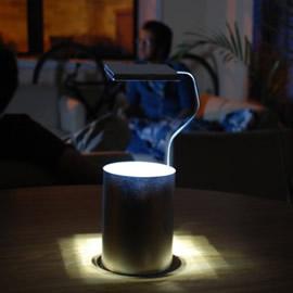 设计师 Donell Hutson 带来的 Nimbus Reading Lamp