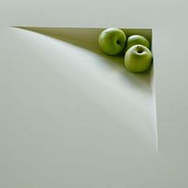 瑞典设计师 Jessika Källeskog 设计的 Cut table