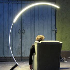 来自设计师 Hansandfranz 的弦月（Troja）LED阅读灯