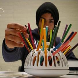 瑞典设计师 Bengt Brummer 设计的 Hubble 画笔筒