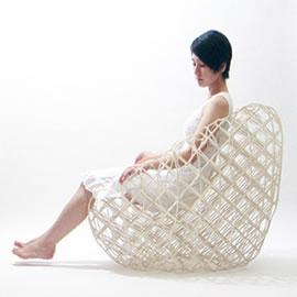东京建筑师 Ryuji Nakamura 用纸做了这样一把椅子：Hechima 4