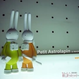 图片是设计师 Petit Astrolapin 的玩具作品
