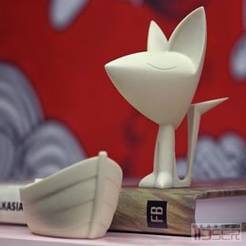 图片是设计师 Sergey Safanov 设计的 Moon Fox