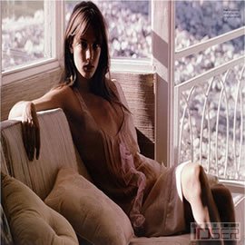 图片是摄影师 MARIO SORRENTI 的时尚摄影作品