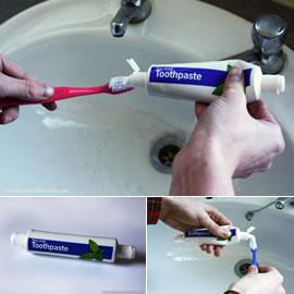 Two way toothpaste,设计师Dominic Wilcox