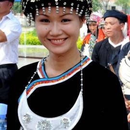 迷人风景穿上民族服饰的瑶族美女(图)