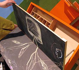 儿童“涂鸦”桌子