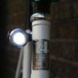 自行车打气筒和车灯的组合