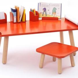 伴随儿童成长的桌子