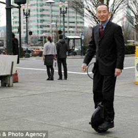 美国推出世界最小独轮电动车时速20公里