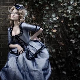 来自Sisters Royale的一组非常奢华的COS作品