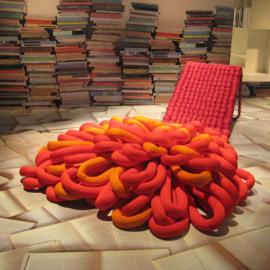 荷兰设计师Sophie de Vocht设计了这款Loop chair