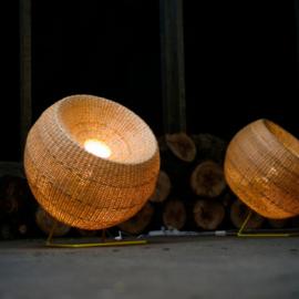 古朴温馨的藤编灯具