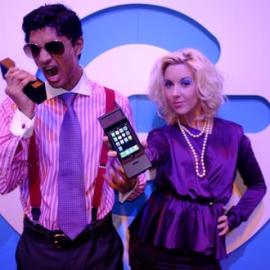 英国品牌Thumbs Up的大哥大复古手机套，让它来带你回到过去、重温经典吧