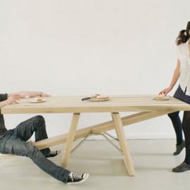 带跷跷板的趣味餐桌