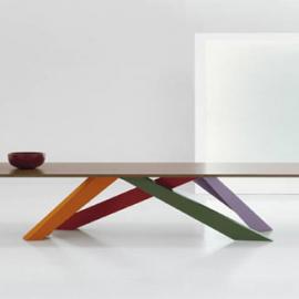 创意设计运动的桌子