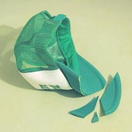 一系列破碎的物品摄影图片