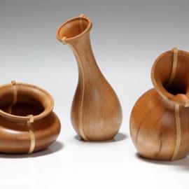 漂亮的木质花瓶