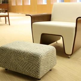 华尔兹酒廊休息室的椅子