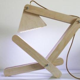 可旋转的木质灯具