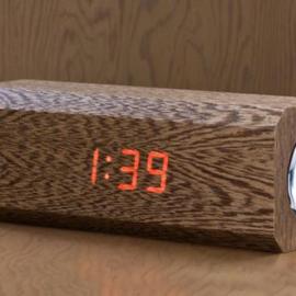 可以充当音箱的木头钟