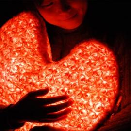 发光的玫瑰心形抱枕