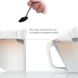 倾斜的茶杯T-cup